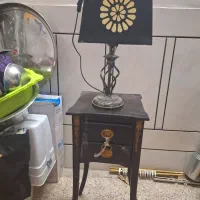 آباژور سالم و میز چوبی