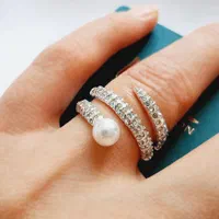 انگشتر نقره ای نگین دار با تک مروارید سفید