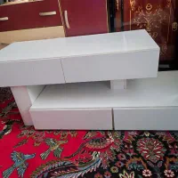 میز تلویزیون ام دی اف سفید ۴کشو مگنتی اندازه هازدم