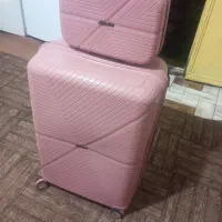 چمدان و جعبه آرایش
