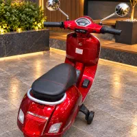 موتور شارژی وسپا رنگ متالیک ۲موتور 380W|اسباببازی|تهران, خاک سفید|دیوار