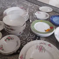 تعدادی ظرف چینی قدیمی گل قرمزی و مدلای متفاوت|ظروف سرو و پذیرایی|فولادشهر, مسکن مهر فولادشهر|دیوار