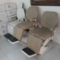 ۳ عدد صندلی برقی دوموتوره و ۲عدد کمد فلزی ۴کشو