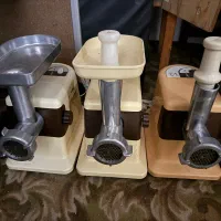 سه عددچرخ گوشت پارس خزر سالم درحدنو فقط۲۵۰۰