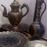 آفتابه لگن وقوری مسی|کلکسیون اشیاء عتیقه|مشکیندشت, |دیوار