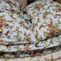 دو تشک نو  و دو بالشت نو