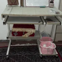 میز تحریر وکامپیوتر