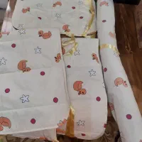 تشک بازی وآویز موزیکال وتشک محافظ داخل تخت