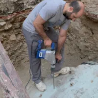 مجری تخریب سنگ و بتن