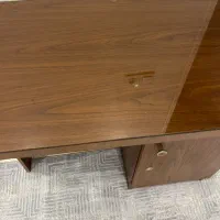 میز تحریر|میز تحریر و کامپیوتر|اندیشه, اندیشه فاز ۴|دیوار