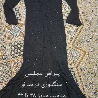 تعدادی لباس زنانه و مجلسی در حد نو