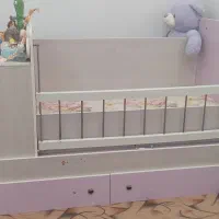تخت کودک|تخت و صندلی بچه|صومعه‌سرا, |دیوار
