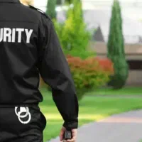 نیازمند نگهبان پارکینگ