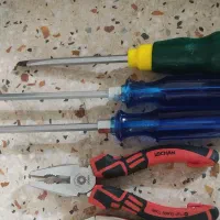 پیچ گوشتی ضربه ای و انبر دست