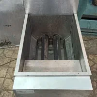 سرخ کن ایستاده