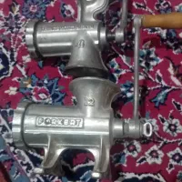 عتیقه چراغ زنبوری و چرخ گوشت قدیمی