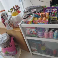 ویترین و صندلی گردان به فروش می‌رسد