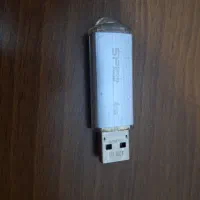 فلش ۴ گیگ سیلیکون پاور