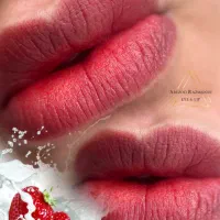 نیازمند لبهای کبود برای انجام شیدینگ لب