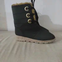 تعدادی کفش نو|کیف، کفش، کمربند|قم, شاه سید علی|دیوار