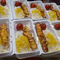 به یک کارگر خانم جهت کاردررستوران