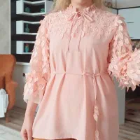 تعدادی لباس|لباس|صدرا-فارس, فاز ۱|دیوار