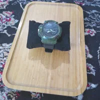 ساعت رنگ سبز برای فروش مارک|ساعت|کنار تخته و کمار, |دیوار