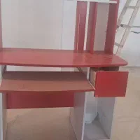 میز تحریر و کامپیوتر