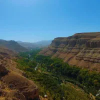 اقامتگاه خاتون در دره‌ی زیبای سر سبز خسرویه