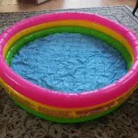 استخر و صندلی بادی