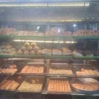 فروشنده‌‌‌خانم‌ ‌یا‌ آقا‌برای‌شرینی‌فروشی