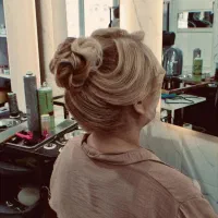 شینون ۲۵۰ الی ۳۵۰میکاپ۴۰۰ ناخن ۳۵۰