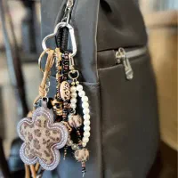 چارم بگ ، جاسوییچی