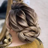 آموزش ارایشگری از ۱۳ سال به شرط استخدام