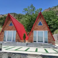 کلبه های سوئیسی کوهستان روستای بیاره