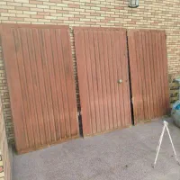 درب پارکینگی تمیز درحد مناسب