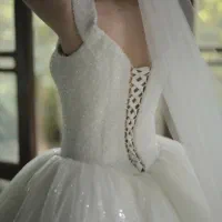 لباس عروس برای عکاسی استفاده شد