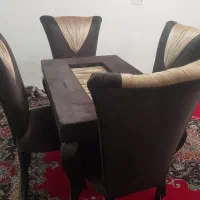 میز ناهار خوری و اینه گنجه