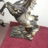 مجسمه اسب و پایش