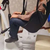 یک جابهجایی اسان از تخت به ویلچر  بالابر بیمار