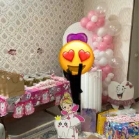 طاق بادکنک و تعداد زیادی وسایل دندونی