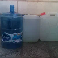 تعدادی بیست لیتری وبطری  شیشه چهار پنج لیتری