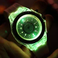 ساعت مچی با رقص نور