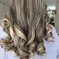 کلیه خدمات ارایش و پیرایش مو با کمترین دستمزد