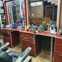 دکور آرایشگاه ،تخت ماساژ ، آینه کنسول و صندلی برقی