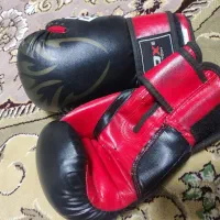 فروش دستکش و پابند بوکس کاملن نو