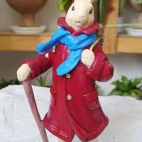 رنگ آمیزی مجسمه و ظروف سفالی