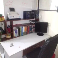 میز تحریر کتابخانه دار