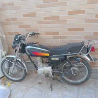 یک دستگاه موتور سیکلت