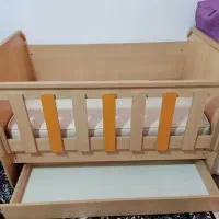 تخت کودک و ویترین جا تلویزیونی
